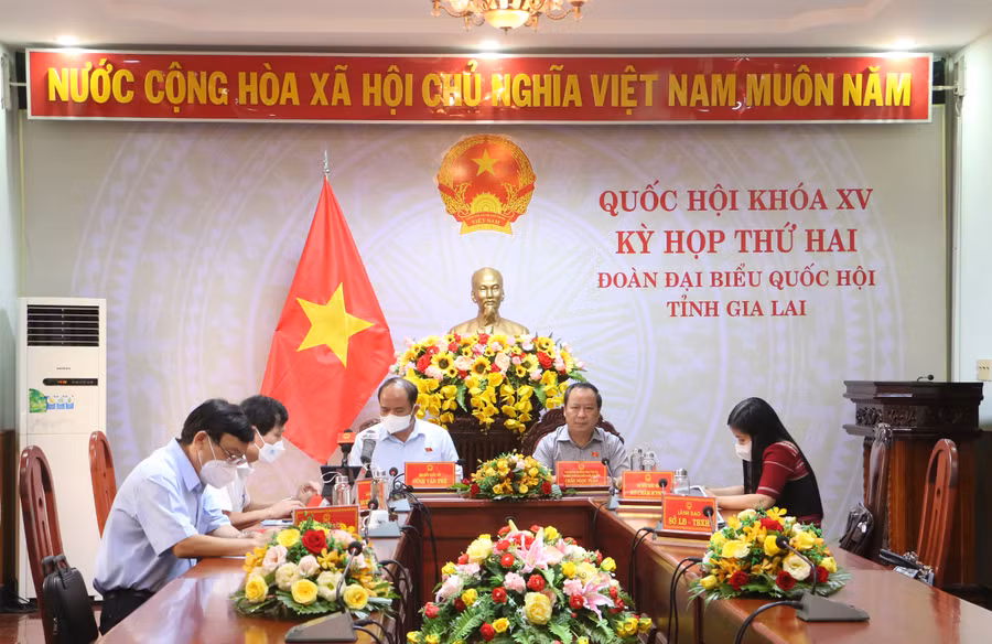  Quang cảnh phiên thảo luận trực tuyến Kỳ họp thứ 2, Quốc hội khóa XV tại đầu cầu Gia Lai. Ảnh: Quang Tấn