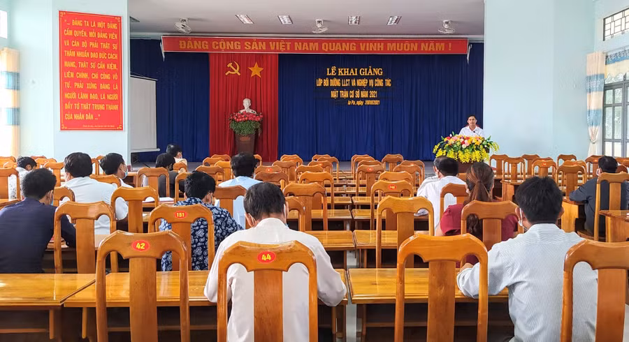 Quang cảnh lớp bồi dưỡng lý luận chính trị và nghiệp vụ công tác Mặt trận tại huyện Ia Pa. Ảnh: Lê Đại