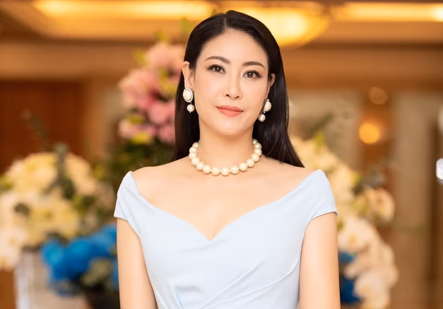 Hoa hậu Hà Kiều Anh sinh năm 1975, đăng quang Hoa hậu Việt Nam 1992. Năm 1993, Hà Kiều Anh được cử sang Hàn Quốc tham dự cuộc thi Hoa hậu Sinh viên Thế giới và được chọn vào Top 5 thí sinh xuất sắc nhất. Không chỉ có nhan sắc, cô còn được đánh giá bởi lối ứng xử khéo léo. Ảnh: NVCC.