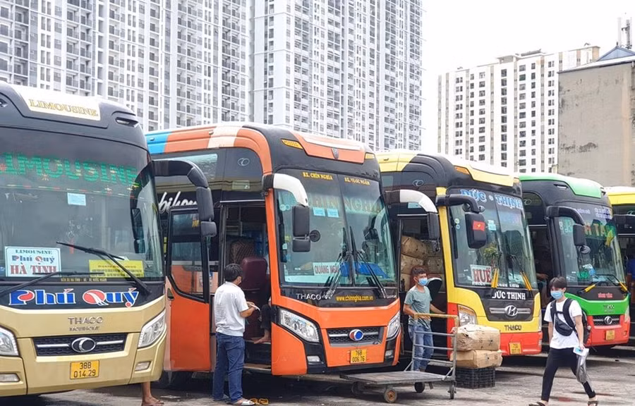 Vận tải bằng xe khách liên tỉnh sẽ được thí điểm mở lại từ ngày 13/10 tới. Ảnh: CTV/Vietnam+
