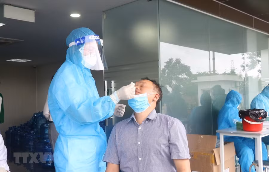 Ttruy vết các trường hợp liên quan đến các ca mắc COVID-19. tại Thanh Hóa. Ảnh: Hoa Mai/TTXVN