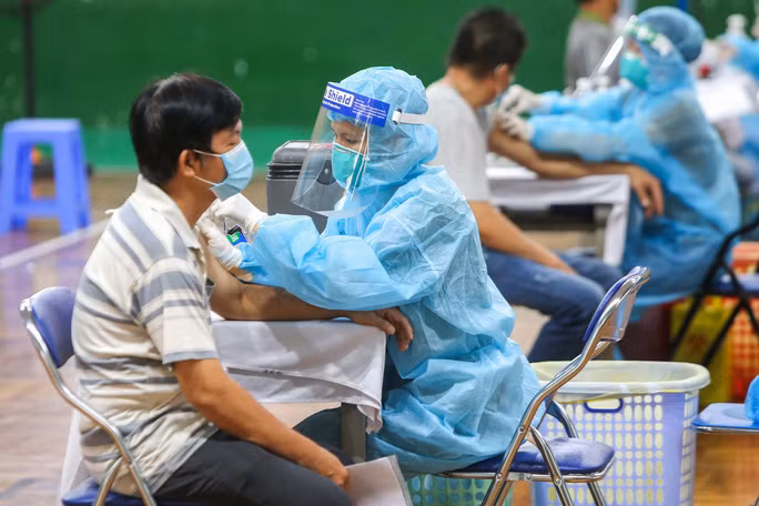 Các địa phương nỗ lực đẩy mạnh tiêm vaccine phòng COVID-19 cho người dân