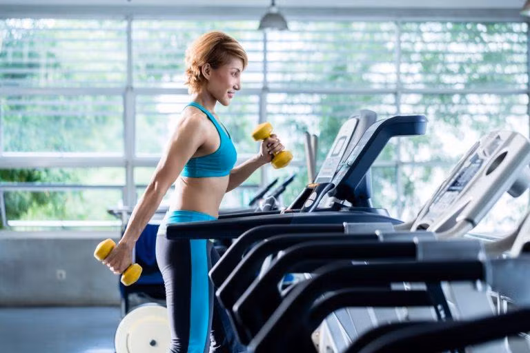 Tập thể dục thường xuyên có thể làm giảm nguy cơ mắc một số bệnh ung thư tới 69%. Ảnh: Shutterstock