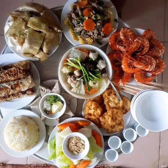 Đừng để bữa cơm ngày tết trở thành áp lực cho nhau