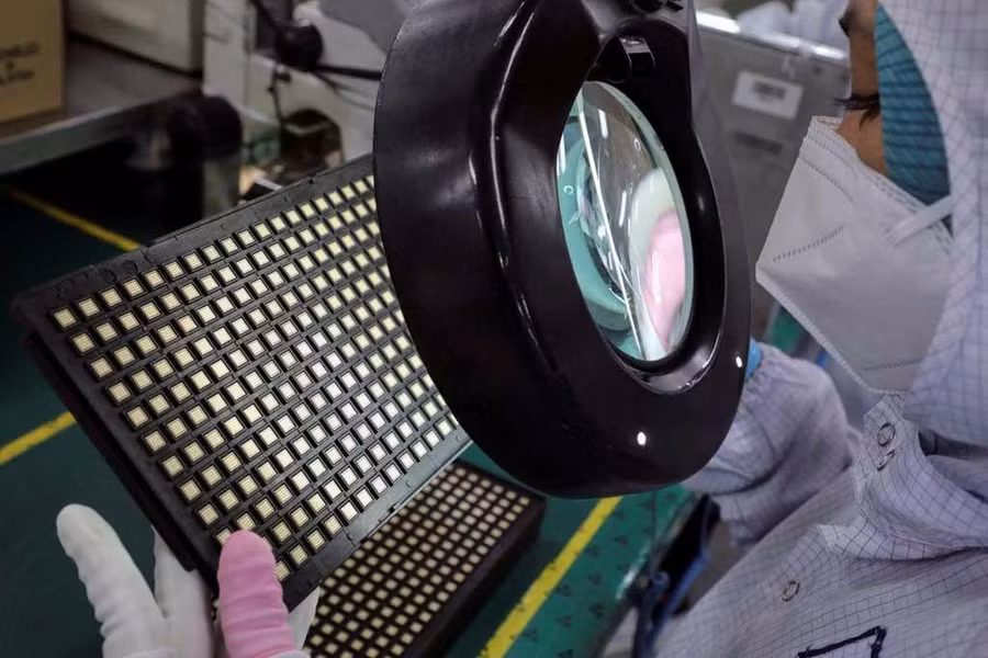 Nhưng các nhà sản xuất chip đang theo đuổi con đường tăng trưởng bền vững. Ảnh: Reuters