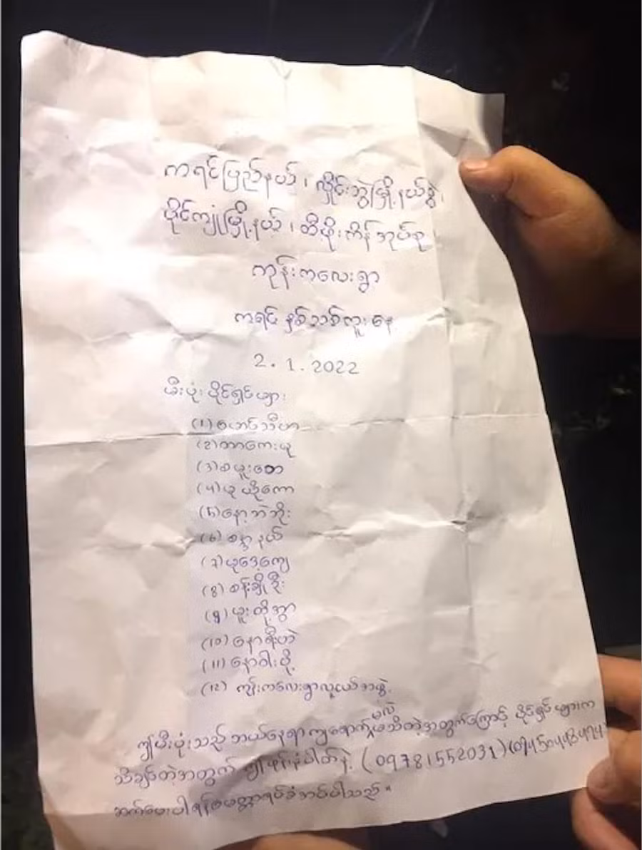  Tờ giấy viết chữ Myanmar trên quả khí cầu. Ảnh: CTV