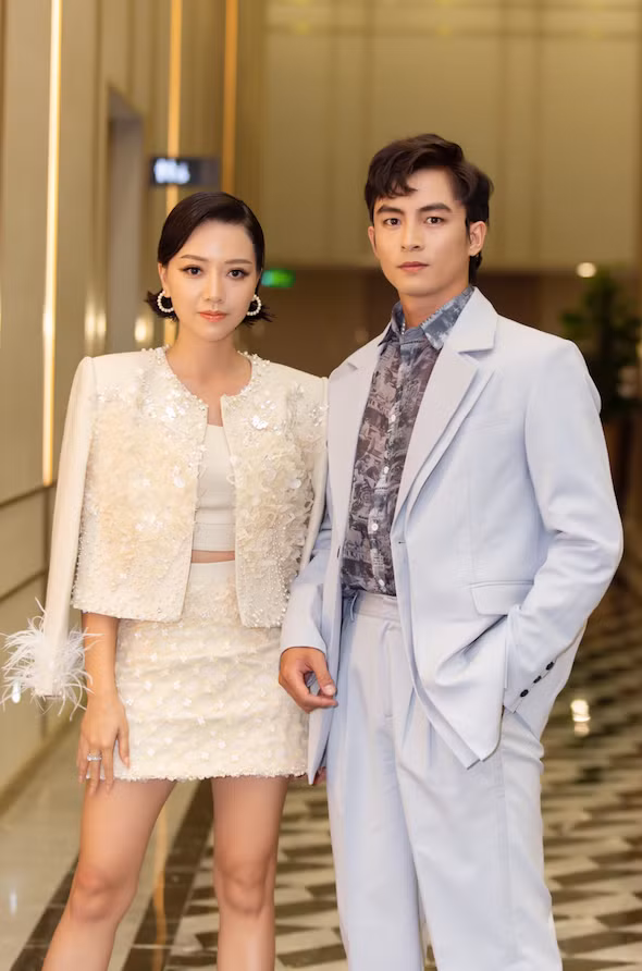 Bộ phim là cuộc hành trình mở ra những bí mật đằng sau vụ án liên quan đến người đàn ông bị tình nghi là hung thủ sát hại bạn gái. Trong phim, Băng Di vào vai Hannah có vẻ ngoài xinh xắn, trẻ trung. Thế nhưng, trong quá khứ Hannah lại có một tình sử phức tạp và hàng loạt diễn biến xung quanh nhân vật này. Ảnh: Võ Đức Đăng Khoa