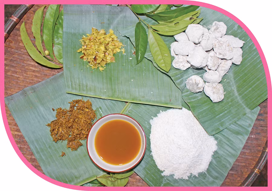 Các nguyên liệu để làm men rượu truyền thống phải được chọn lựa kỹ lưỡng. Ảnh: Phan Lài Các nguyên liệu để làm men rượu truyền thống phải được chọn lựa kỹ lưỡng. Ảnh: Phan Lài
