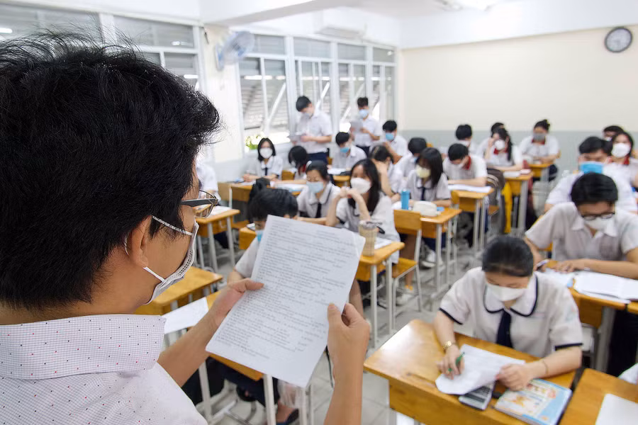Học sinh nhiều tỉnh thành trở lại trường ôn tập chuẩn bị cho kỳ thi cuối học kỳ 1. Ảnh: ĐÀO NGỌC THẠCH