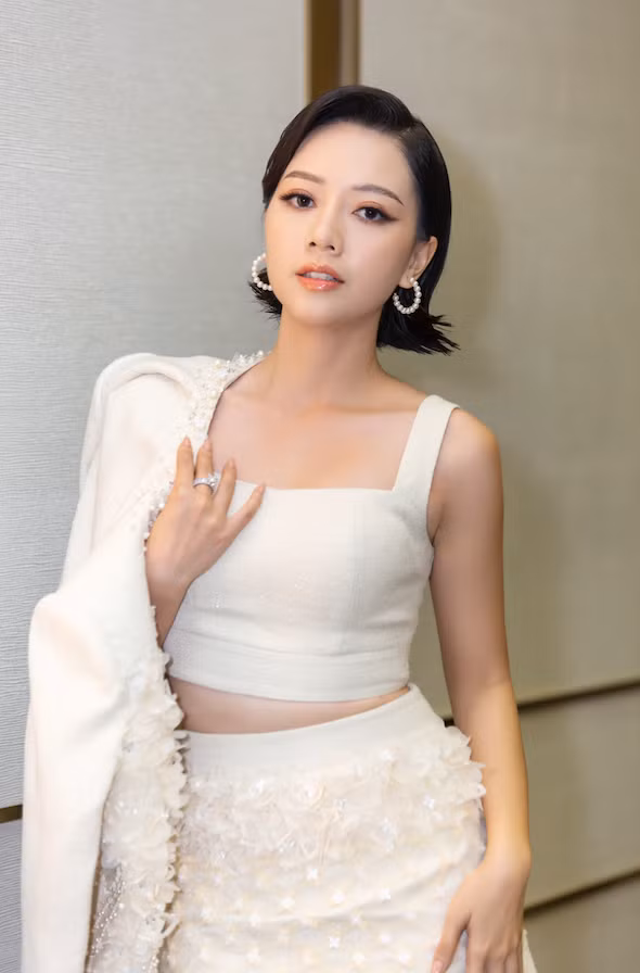 Băng Di là một trong những diễn viên tiềm năng của showbiz Việt, cô từng ghi dấu mạnh mẽ khi thủ vai Nhi trong phim truyền hình Gạo nếp gạo tẻ. Với vai phản diện này, nữ diễn viên được đông đảo công chúng biết đến và khẳng định màu sắc mới của bản thân. Ảnh: Võ Đức Đăng Khoa