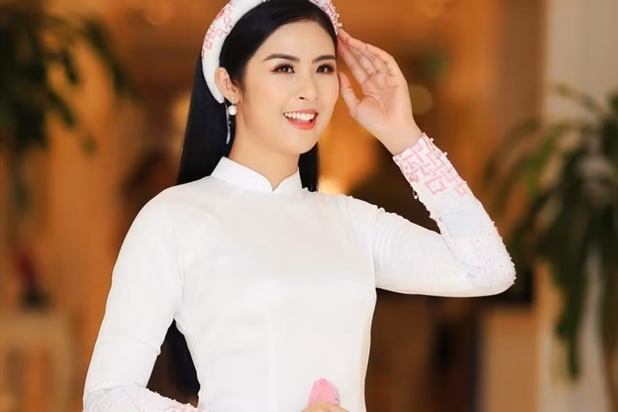 Áo dài là trang phục truyền thống được phụ nữ Việt Nam lựa chọn mặc vào mỗi dịp Tết đến xuân về. Ảnh: T. L