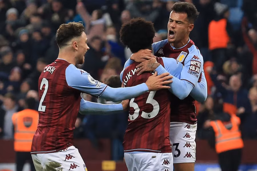Coutinho (phải) tỏa sáng trong lần ra mắt Aston Villa. Ảnh: AFP