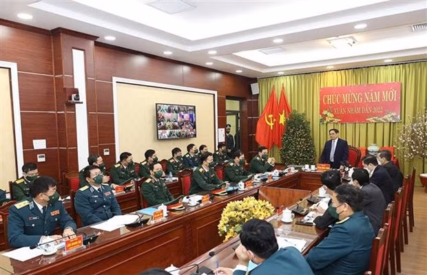 Thủ tướng Phạm Minh Chính chúc Tết cán bộ, chiến sỹ Quân chủng Phòng không-Không quân. (Ảnh: Dương Giang/TTXVN) Thủ tướng Phạm Minh Chính chúc Tết cán bộ, chiến sỹ Quân chủng Phòng không-Không quân. (Ảnh: Dương Giang/TTXVN)