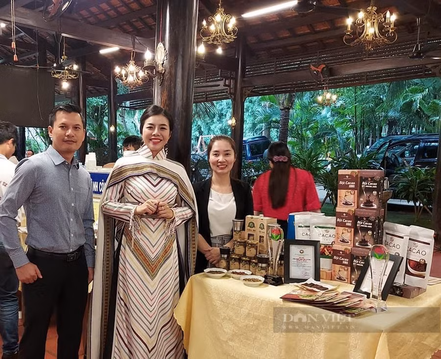 Các sản phẩm được chế biến từ ca cao của Công ty TNHH Nam Trường Sơn được giới thiệu đến các hội chợ thương mại trên địa bàn tỉnh Đắk Lắk. Ảnh: NVCC