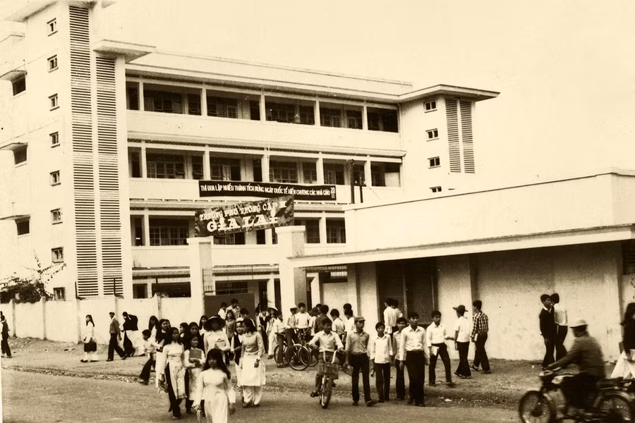 TRường THPT Lê Lợi.