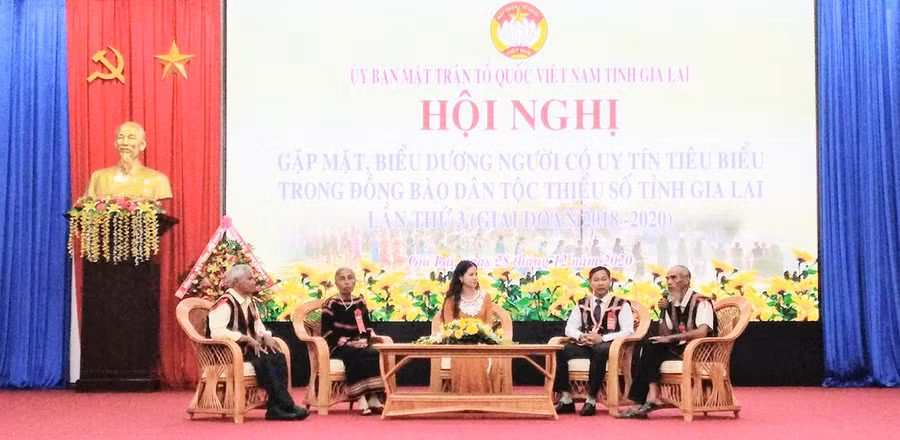  Hội nghị biểu dương người có uy tín tiêu biểu trong đồng bào DTTS tỉnh Gia Lai, giai đoạn 2018-2020. Ảnh: Lê Đại