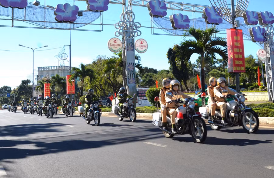  Công an các đơn vị, địa phương quyết tâm thực hiện tốt đợt thi đua đặc biệt, góp phần bảo đảm ANTT trên địa bàn. Ảnh: Nguyễn Hữu