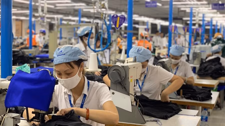  Bảo đảm tuổi nghỉ hưu không vượt quá 60 tuổi đối với nữ. Ảnh nguồn internet