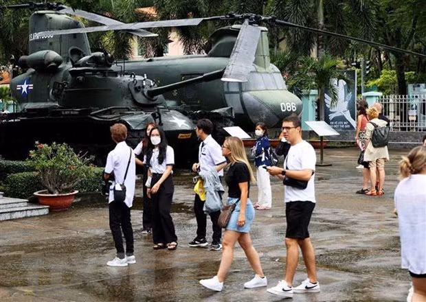 Thành phố Hồ Chí Minh đón hơn 22,7 triệu lượt khách du lịch trong 9 tháng năm 2022. (Ảnh: Hồng Đạt/TTXVN) Thành phố Hồ Chí Minh đón hơn 22,7 triệu lượt khách du lịch trong 9 tháng năm 2022. (Ảnh: Hồng Đạt/TTXVN)