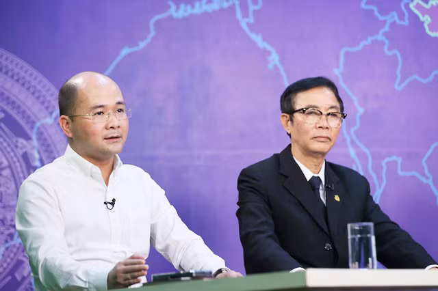 Phó Tổng Giám đốc VNPT Vinaphone Nguyễn Trọng Nghĩa (trái): Trong môi trường mạng nếu lướt nhầm ngón tay, chúng ta đã có rủi ro lớn rồi. Ảnh: VGP/Nhật Bắc