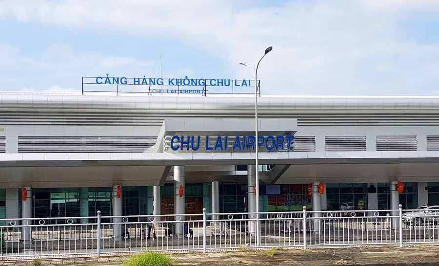 Sân bay Chu Lai ở Quảng Nam nằm trong số được đề xuất đầu tư. Ảnh: Đắc Thành/VnExpress