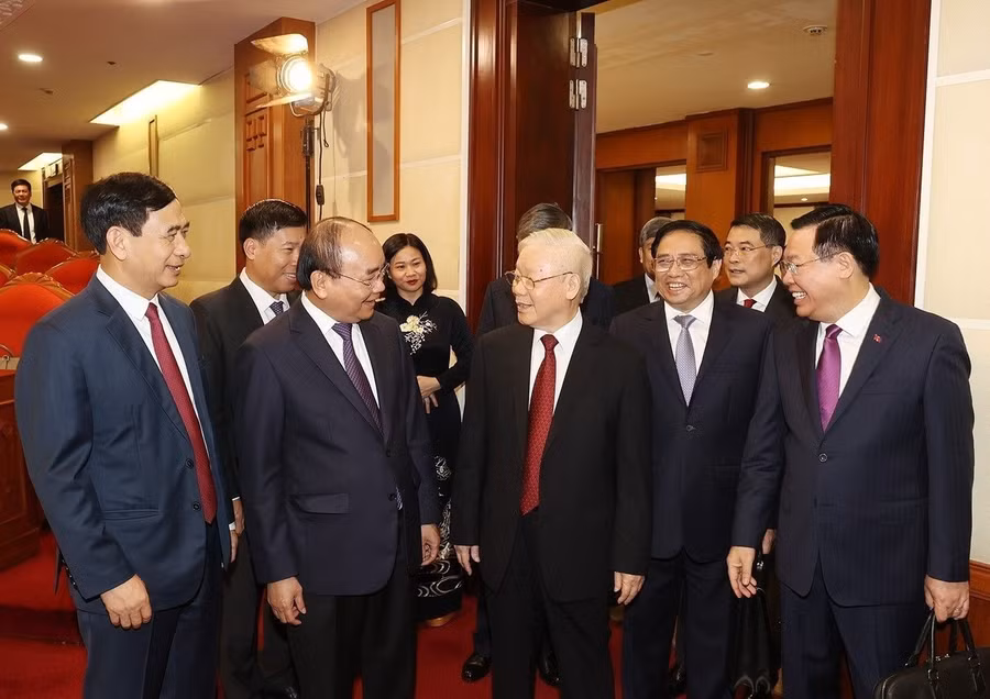 Các lãnh đạo Đảng, Nhà nước tại Hội nghị T.Ư 6 khóa XIII. Ảnh: TTXVN
