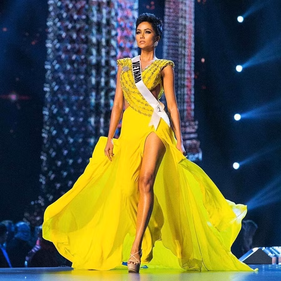 H'Hen Niê vào top 5 Hoa hậu Hoàn vũ 2018 là một kỳ tích của nhan sắc Việt trên đấu trường quốc tế. Ảnh: MU
