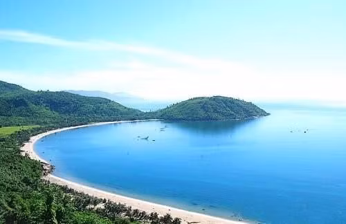 Biển Thiên Cầm. Ảnh: Mytour