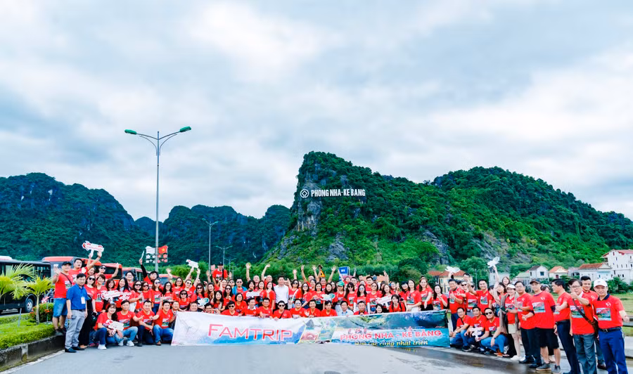 Hơn 250 doanh nghiệp kinh doanh lữ hành lớn trong cả nước tham gia Famtrip. Ảnh Trung tâm Du lịch Phong Nha-Kẻ Bàng Hơn 250 doanh nghiệp kinh doanh lữ hành lớn tham gia Famtrip. Ảnh Trung tâm Du lịch Phong Nha-Kẻ Bàng