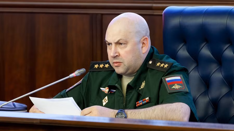 Thượng tướng Sergey Surovikin được bổ nhiệm làm tổng chỉ huy chiến dịch quân sự của Nga ở Ukraina. Ảnh: Sputnik Thượng tướng Sergey Surovikin được bổ nhiệm làm tổng chỉ huy chiến dịch quân sự của Nga ở Ukraina. Ảnh: Sputnik
