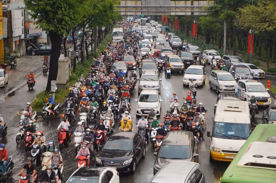 Giao thông khu vực sân bay Tân Sơn Nhất thường xuyên ùn tắc. Ảnh: M.Q