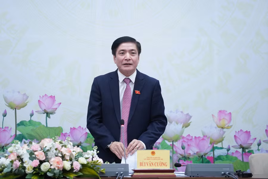 Tổng thư ký Quốc hội Bùi Văn Cường thông tin tại họp báo. Ảnh: Gia Hân Tổng thư ký Quốc hội Bùi Văn Cường thông tin tại họp báo. Ảnh: Gia Hân