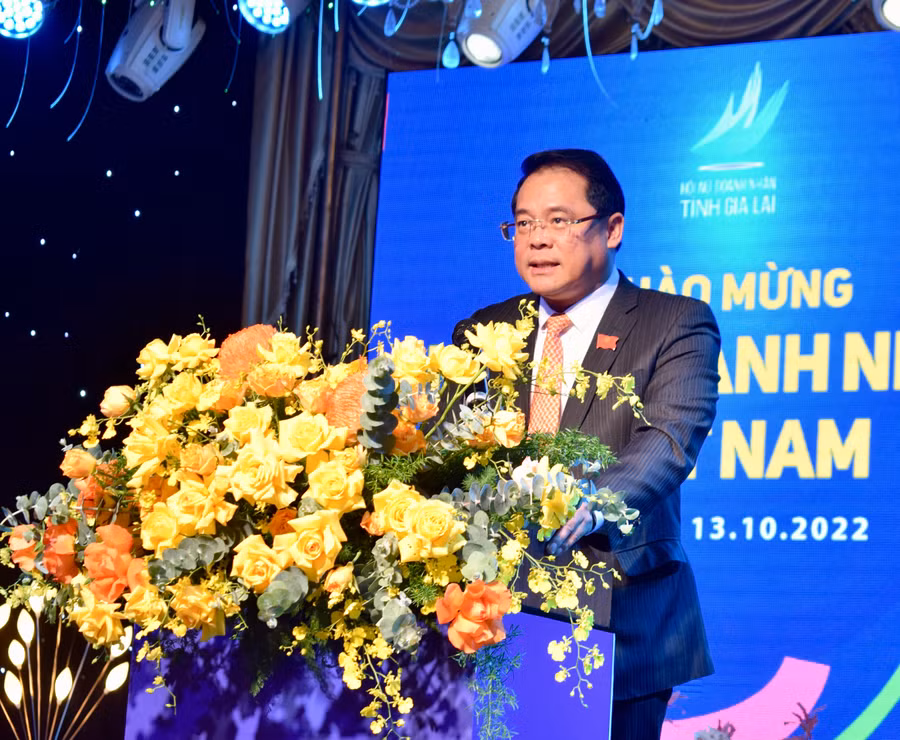 Đồng chí Hồ Phước Thành-Phó Chủ tịch UBND tỉnh phát biểu chúc mừng các nữ doanh nhân tại buổi gặt mặt. Ảnh: Hà Duy