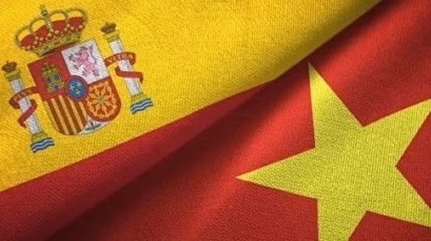  Quốc kỳ của Việt Nam và Tây Ban Nha.