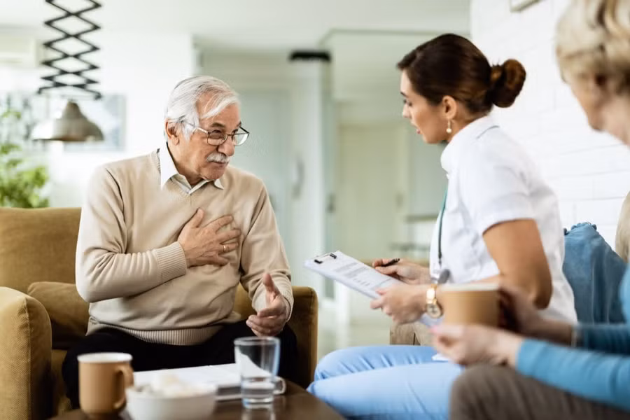 Các bác sĩ khuyên người từ 50 tuổi làm điều này hằng ngày có thể tránh được nhiều bệnh nghiêm trọng. Ảnh: Shutterstock