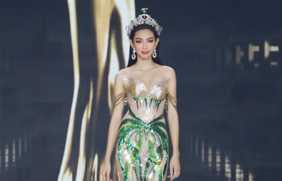 Hoa hậu Thùy Tiên