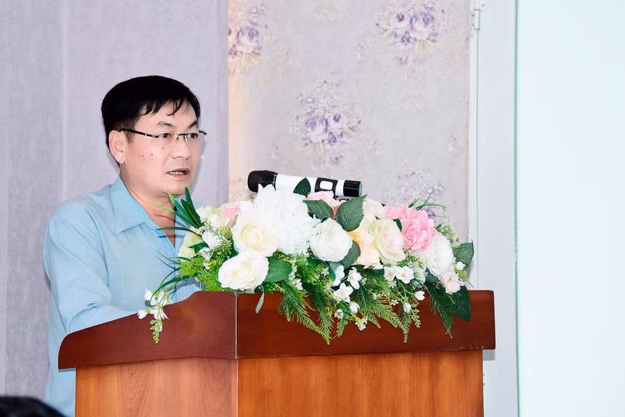 Tổng Biên tập Báo Gia Lai, Chủ tịch Hội Nhà báo tỉnh Gia Lai Huỳnh Kiên phát biểu khai mạc hội thảo. Ảnh Đức Thụy