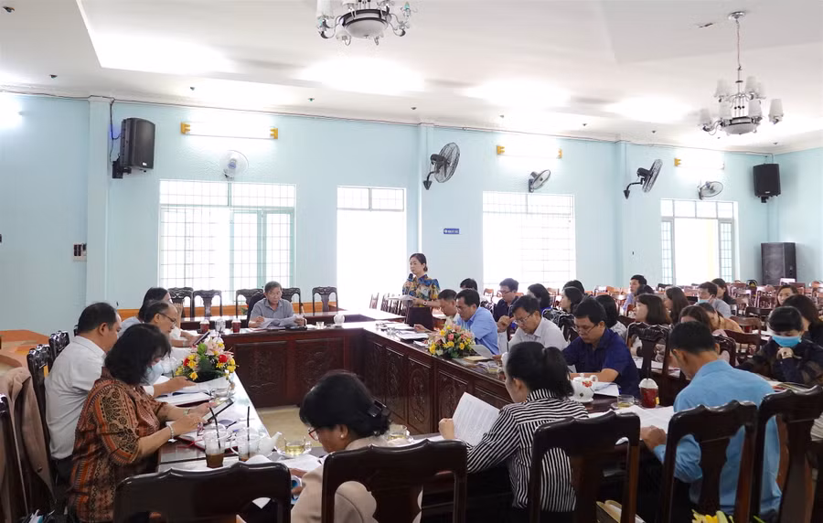 Quang cảnh buổi khảo sát tại Phòng GD-ĐT TP. Pleiku. Ảnh: Mộc Trà