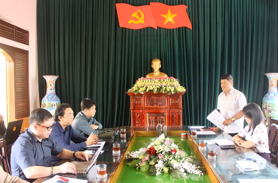 Lãnh đạo cơ quan báo chí địa phương làm việc với huyện Đak Đoa và Mang Yang ảnh 1 Quang cảnh buổi làm việc giữa Báo Gia Lai, Đài Phát thanh-Truyền tỉnh với Huyện ủy, UBND Đak Đoa về công tác tuyên truyền và phát hành báo Đảng. Ảnh: Phan Lài