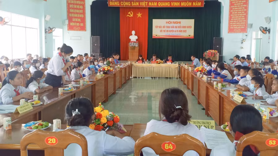 Toàn cảnh buổi tiếp xúc, đối thoại. Ảnh: Như Loan