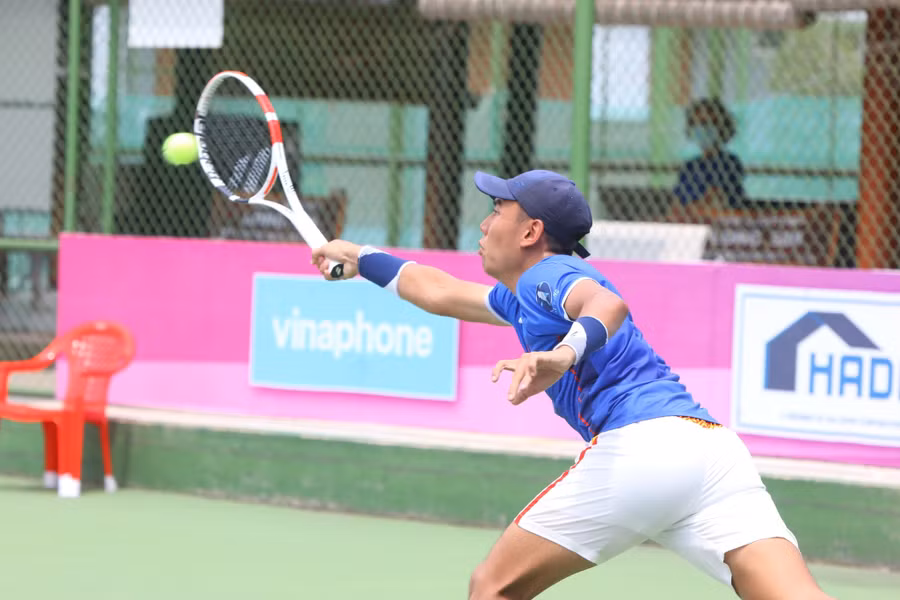 Lý Hoàng Nam dồn quyết tâm cho trận đấu mở màn giải ATP Challenger Yokohama Keio. Ảnh: VTF