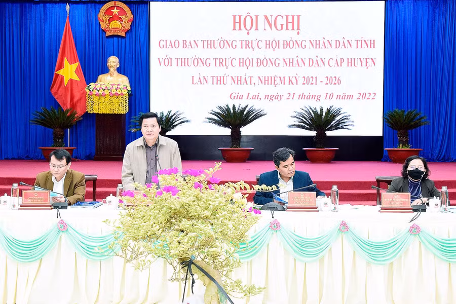 Các ông, bà Thường trực HĐND tỉnh chủ trì hội nghị. Ảnh: Đức Thụy Các ông, bà Thường trực HĐND tỉnh chủ trì hội nghị. Ảnh: Đức Thụy