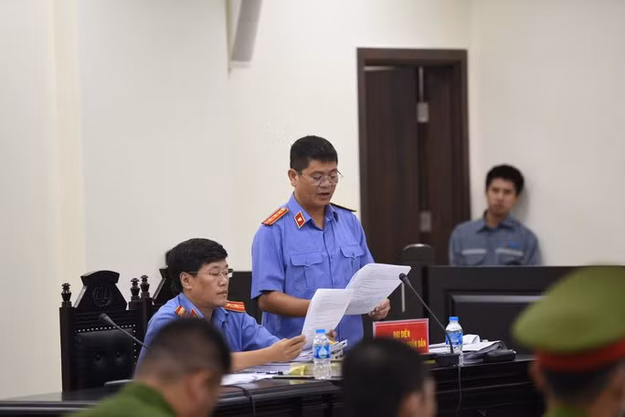 Đại diện VKSND thực hành quyền công tố tại phiên toà