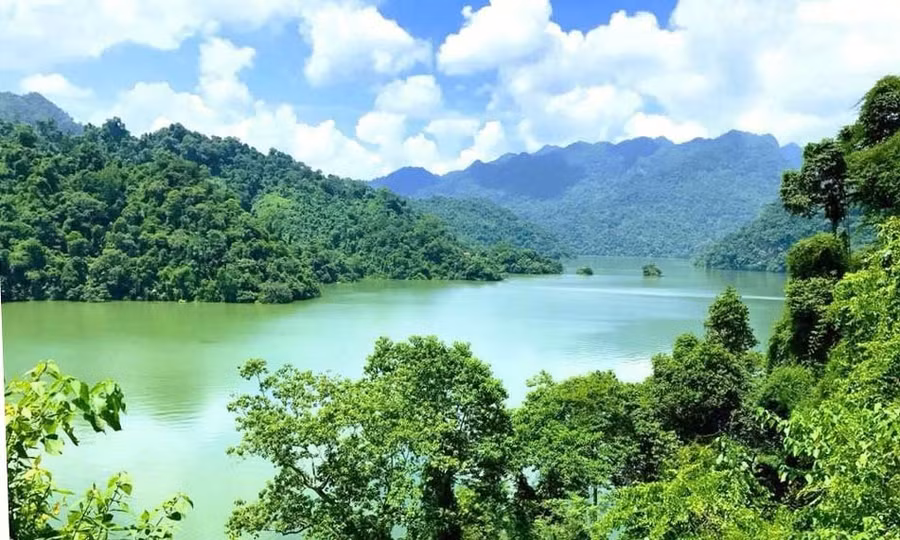 Cảnh đẹp hồ Ba Bể tại huyện Ba Bể, Bắc Kạn. Ảnh: Thanh Thư