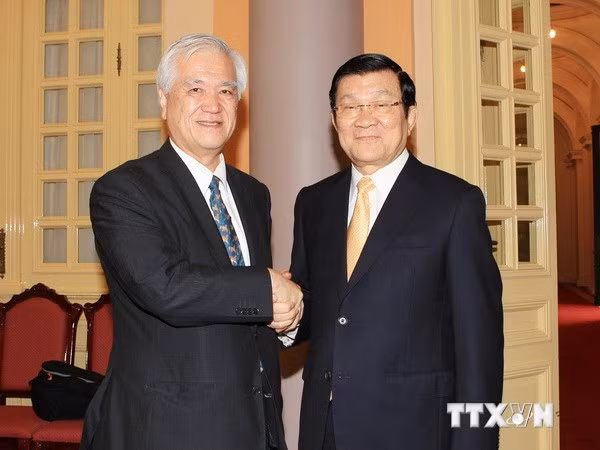 Chủ tịch nước Trương Tấn Sang tiếp ông Hiroshi Watanbe, Thống đốc Ngân hàng quốc tế Nhật Bản (JBIC), sang thăm và làm việc tại Việt Nam. Chủ tịch nước Trương Tấn Sang tiếp ông Hiroshi Watanbe, Thống đốc Ngân hàng quốc tế Nhật Bản (JBIC), sang thăm và làm việc tại Việt Nam.