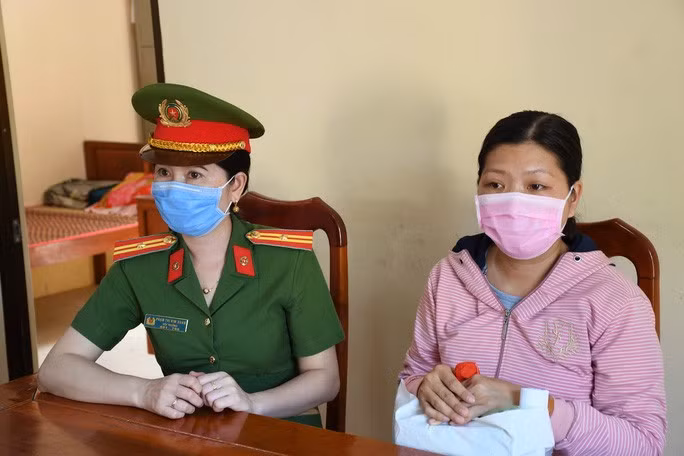 Nguyễn Thị Kim Duyên tại cơ quan công an. Ảnh: Công an Trà Vinh