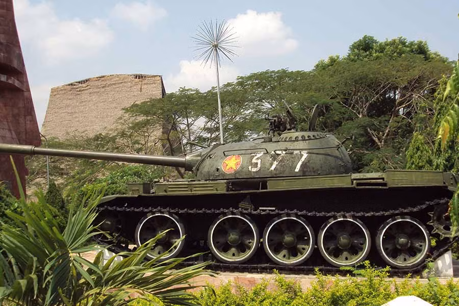  Xe tăng 377 được trưng bày tại cụm tượng đài kỷ niệm Chiến thắng Đak Tô-Tân Cảnh (huyện Đak Tô, tỉnh Kon Tum). Ảnh: T.V.S