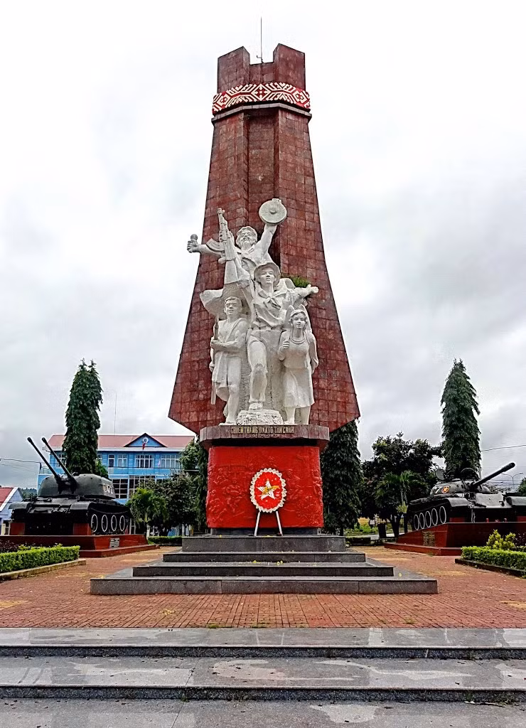  Tượng đài Chiến thắng Đak Tô-Tân Cảnh. Ảnh: K.N.B