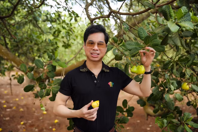 Ca sĩ Ngọc Sơn từng khiến khán giả "sốc" khi tiết lộ được một người anh thân thiết tặng khu vườn rộng 20.000m2 tại tỉnh Lâm Đồng. ẢNH: TỬ VĂN Ca sĩ Ngọc Sơn từng khiến khán giả