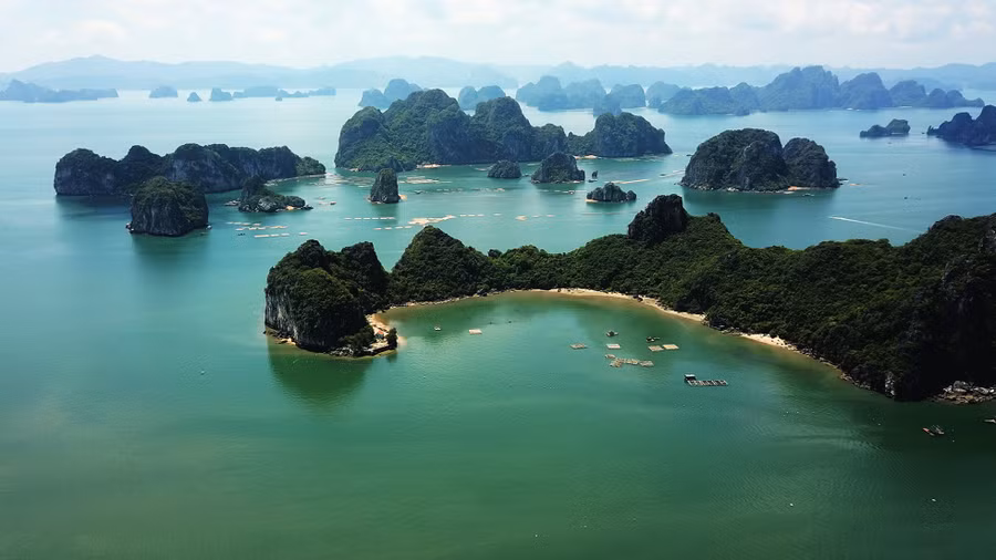 Bái Tử Long bao gồm một vùng biển của thành phố Hạ Long, thành phố Cẩm Phả và huyện đảo Vân Đồn. Ảnh: Zing